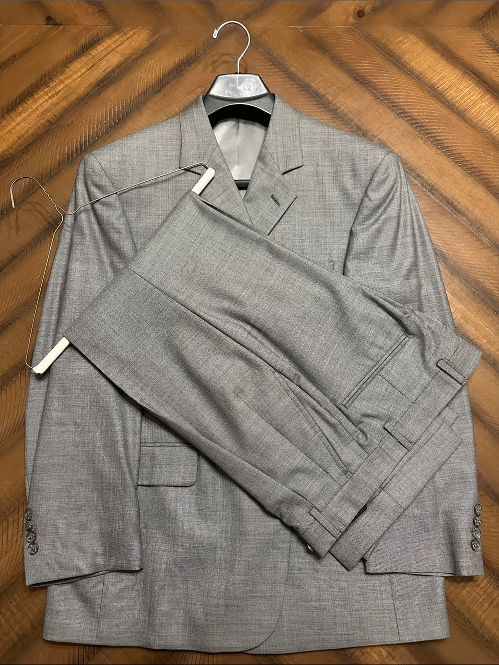 Stafford Light Gray Men's Wool Suit 3-Button Jacket & Trousers 42S 32x30